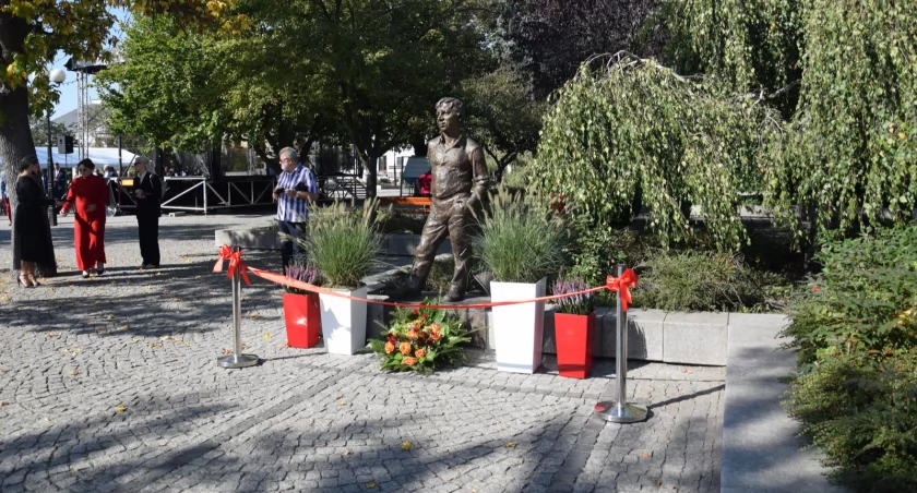 ludzie, Biała Podlaska Roman Kłosowski wrócił miasta urodzenia Stanął placu Wolności - zdjęcie, fotografia