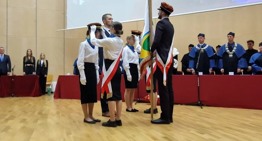 edukacja, Biała Podlaska Studenci rozpoczęli akademicki uczelni spływają miliony premiera ministra - zdjęcie, fotografia