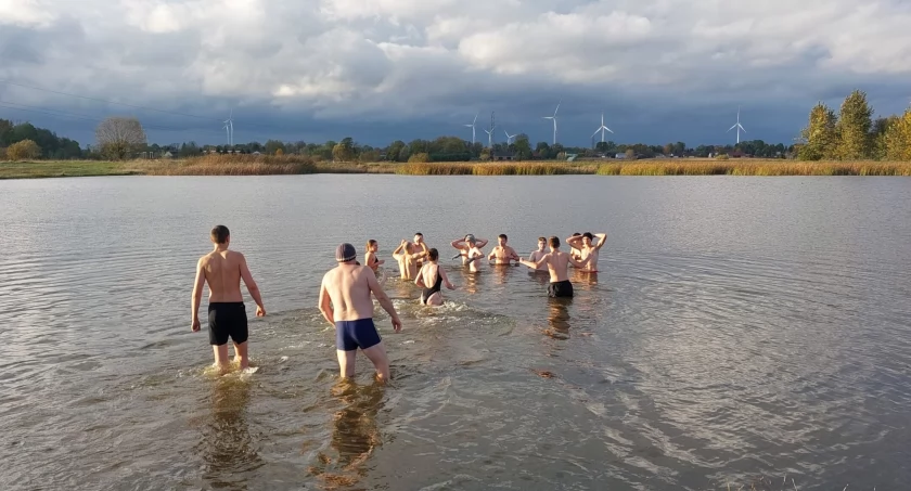 edukacja, Wisznice Morsy Liceum Ogólnokształcącego Licealiści spędzają podczas zajęć - zdjęcie, fotografia