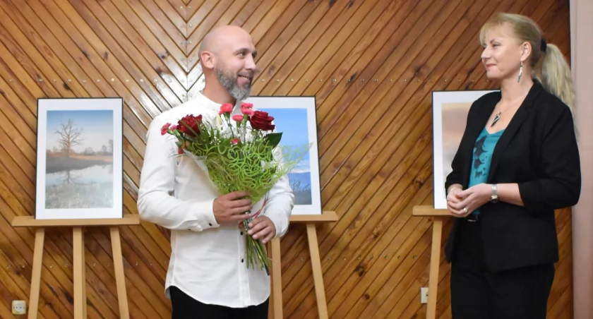 wystawy, Otwarcie niezwykłej wystawy Mariusza Kalinowskiego Gminnym Ośrodku Kultury Janowie Podlaskim - zdjęcie, fotografia