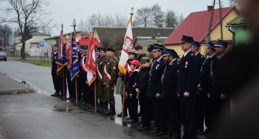 historia, Narodowe Święto Niepodległości Sworach połączone wspólnym śpiewaniem pieśni patriotycznych - zdjęcie, fotografia
