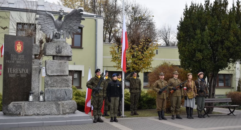 historia, Terespol wzruszająco obchodził Narodowe Święto Niepodległości - zdjęcie, fotografia