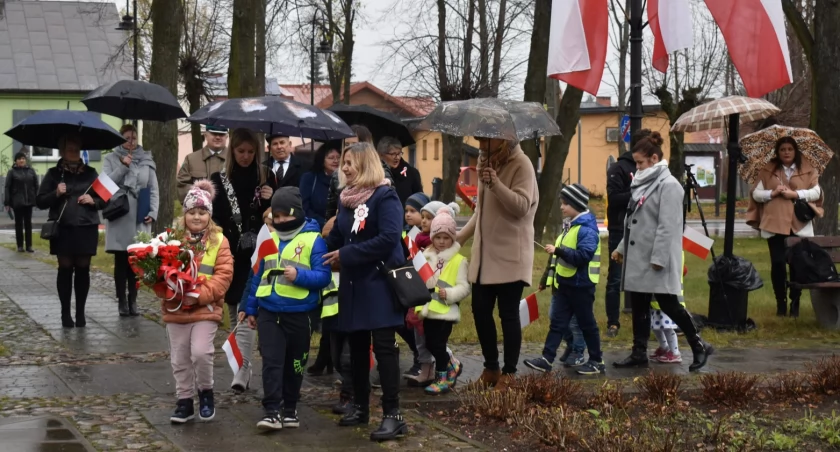 historia, Narodowe Święto Niepodległości Kodniu Uroczyste obchody pieśni patriotyczne wyjątkowa wystawa fotograficzna - zdjęcie, fotografia