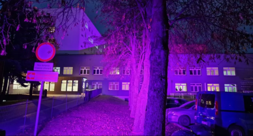 zdrowie, Biała Podlaska Podświetlą szpital fioletowo Dziś Światowy Dzień Wcześniaka - zdjęcie, fotografia