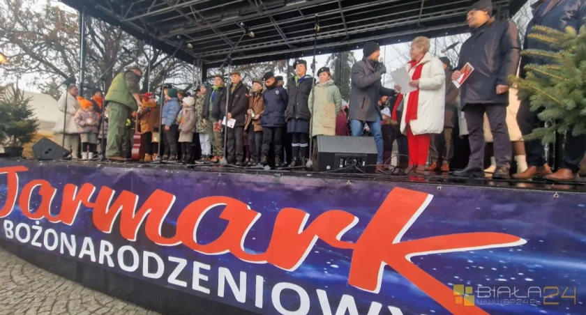 festyny, Biała Podlaska Śpiew kolęd Jarmark Bożonarodzeniowy centrum miasta - zdjęcie, fotografia