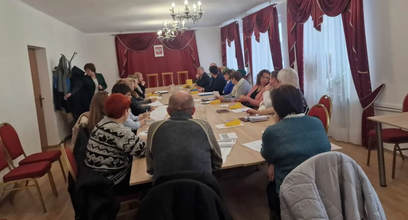 Urząd, Sołtysi otrzymują telefony Dołączają wewnętrznej sieci gminie Tuczna - zdjęcie, fotografia