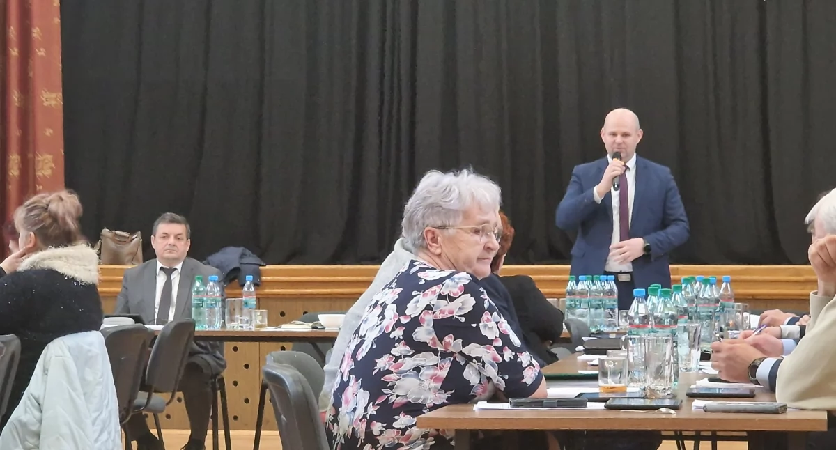 Urząd, Gmina Zalesie zamierza kupić młodzieży rowerów Przygotowują budowy ścieżek rowerowych - zdjęcie, fotografia