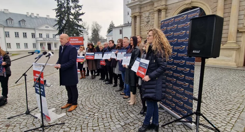 Urząd, Chodziński odkrywa karty Białej Podlaskiej Zobaczcie skład drużyny - zdjęcie, fotografia