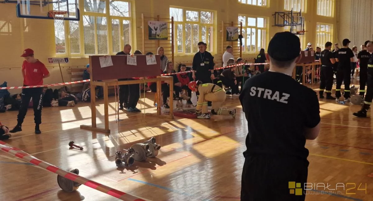 Lekkoatletyka , Powiatowe Halowe Zawody Młodzieżowych Drużyn Pożarniczych Zalesiu Niezwykłe wydarzenie młodych strażaków - zdjęcie, fotografia