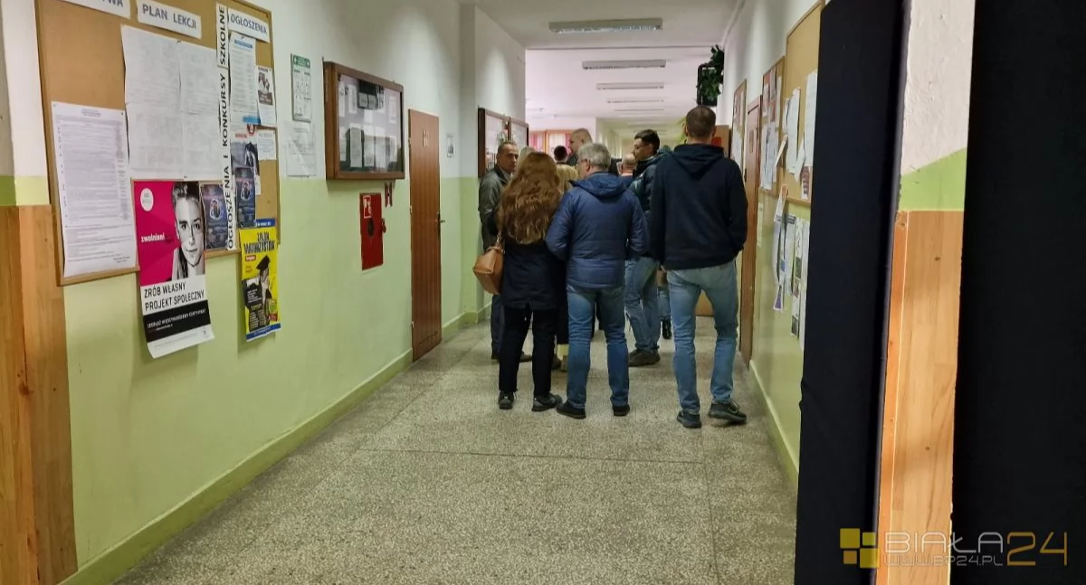 Urząd, WYBORY Pięciu osób zostać wójtem gminy Biała Podlaska Lista kandydatów - zdjęcie, fotografia