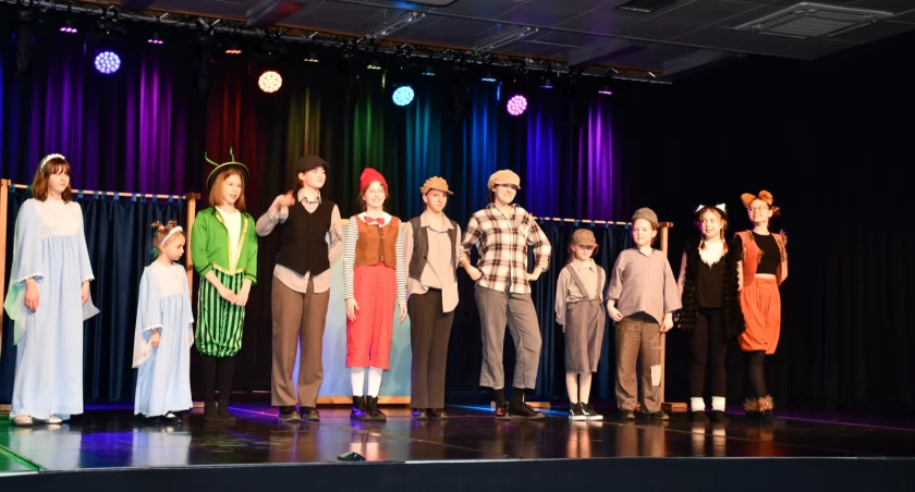 teatr, Rozpoczęły obchody Międzynarodowego Teatru Białej Podlaskiej scenie pojawił Pinokio - zdjęcie, fotografia