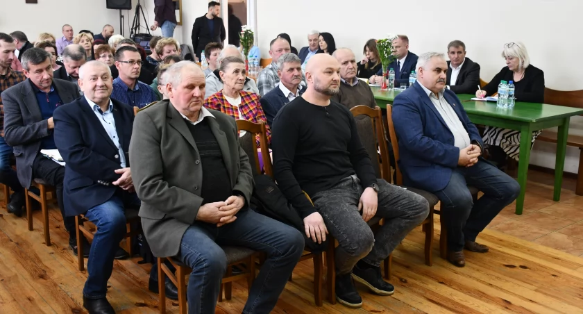 Radni, Dwanaście jednostek gminy Biała Podlaska dostanie dotacje zakup sprzętu wszyscy radni poparli nowelizację budżetu samorządu - zdjęcie, fotografia