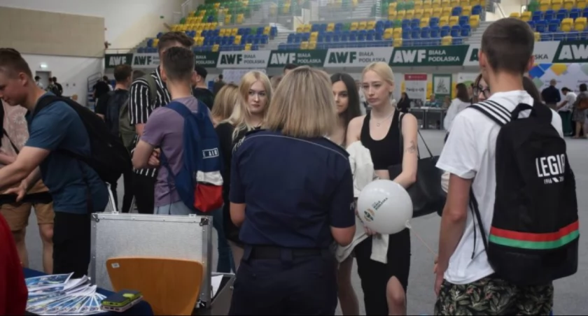edukacja, Targi Edukacyjne Bialski edukację zawód Znajdź swoją ścieżkę kariery poznaj ofertę szkół średnich Białej Podlaskiej - zdjęcie, fotografia
