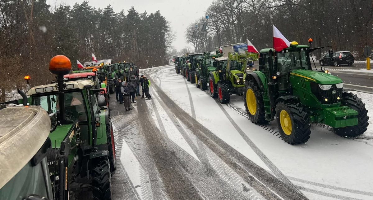 rolnictwo, Protest rolników całym kraju blokady dróg ronda Wisznicach Białej Podlaskiej zakupy sprawy urzędowe - zdjęcie, fotografia