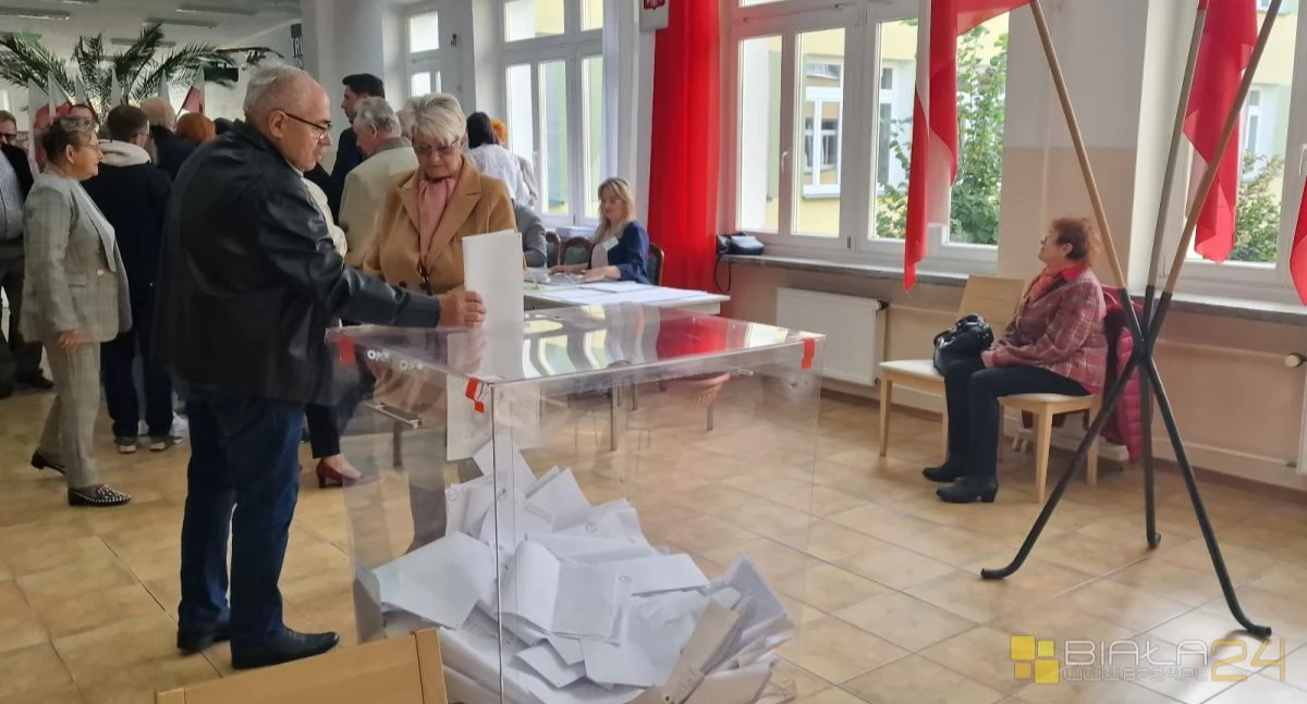 Urząd, WYBORY Kandydatów funkcję wójta gminy Leśna Podlaska dwóch Lista osób - zdjęcie, fotografia