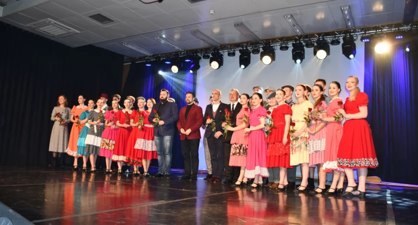 koncerty, Koncert Wiosenny Taneczne Pejzaże Recital Zespołu Podlasie Biała Podlaska pełen taneczno muzycznych wrażeń niespodzianek - zdjęcie, fotografia