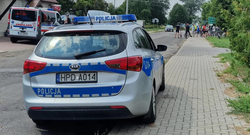 Komunikat policji, Wyrzucał śmieci lesie Janówce Zapukali niego policjanci Piszczaca - zdjęcie, fotografia