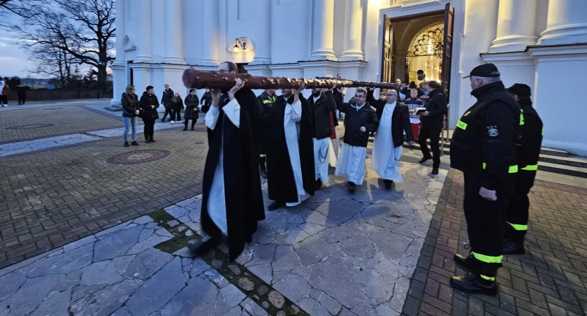 kościół, Droga Krzyżowa Leśnej Podlaskiej Emocjonujące wydarzenie religijne - zdjęcie, fotografia