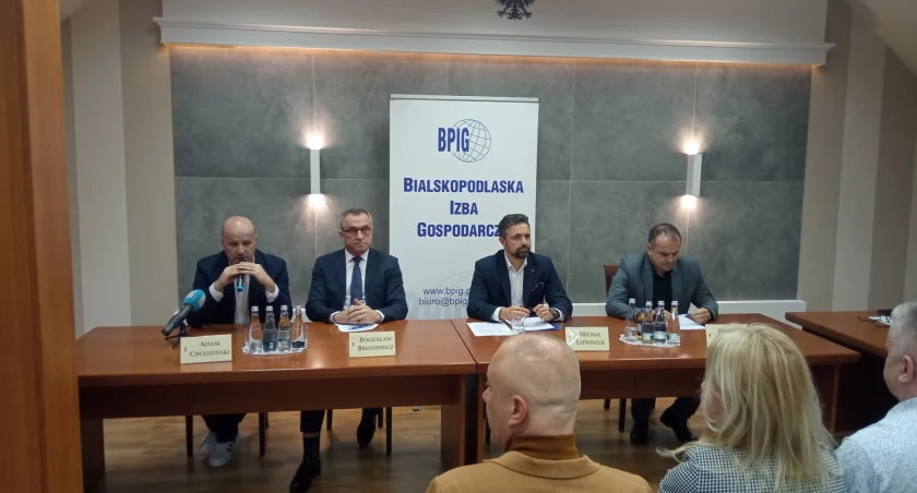 Urząd, WYBORY Kandydaci prezydenta miasta Biała Podlaska debatowali - zdjęcie, fotografia