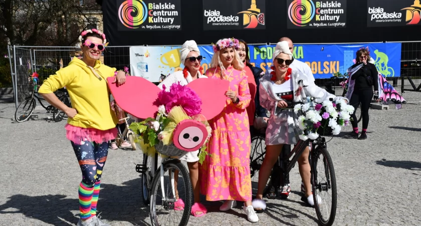 inne, Odjazdowe Bialczanki Witają Wiosnę Białej Podlaskiej rowerach Kaliłowa - zdjęcie, fotografia