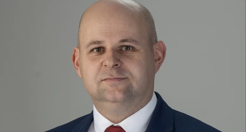 Urząd, Trzech kandydatów wójta gminy Zalesie Tomasz Szewczyk wygrał dużą przewagą pierwszej turze - zdjęcie, fotografia