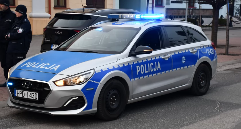 Komunikat policji, Policjanci Terespola poszukują oszustów internetowych Sprawca wyłudził ponad - zdjęcie, fotografia