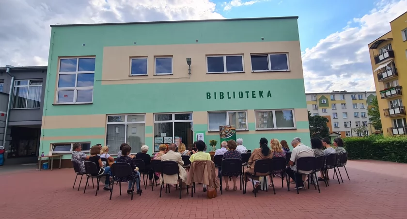 Spotkania autorskie, Spotkanie autorskie Agnieszką Panasiuk promocja książki Chata cyklu Sekrety Białej przyjdź poznaj historię międzywojennej Białej Podlaskiej - zdjęcie, fotografia