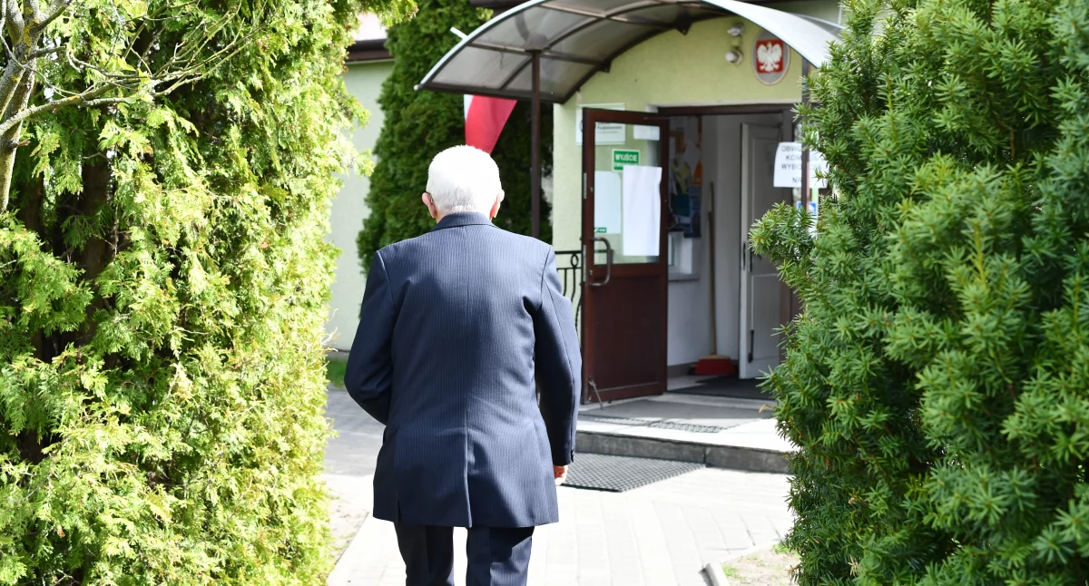 Urząd, WYBORY Druga wyborów zostanie wójtem burmistrzem - zdjęcie, fotografia