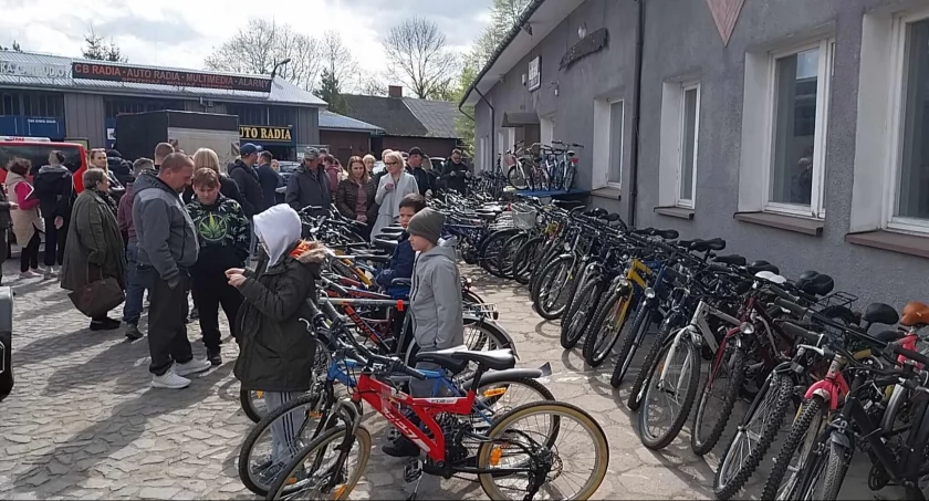 Pomoc, Przywrócili blask wymarzonym rowerom Mieszkańcy Białej Podlaskiej dostarczyli kilkadziesiąt rowerów sklep przywrócił życia sztuk - zdjęcie, fotografia