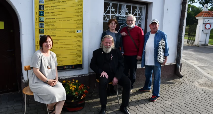 wystawy, Odkryj Sztuki Wernisażem Stanisława Olesiejuka Galerii Podlaska Cykle Totem Zagięcie Czasoprzestrzeni Geometrony - zdjęcie, fotografia