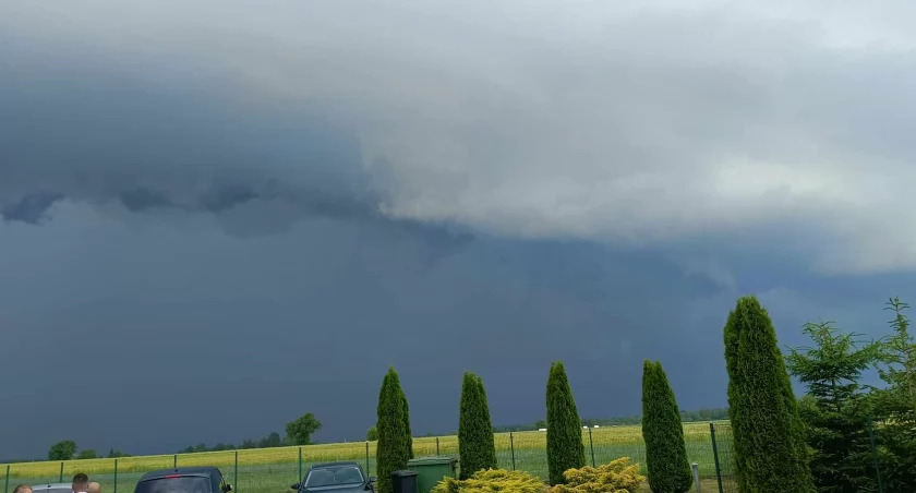 Meterologia, Uwaga! Ostrzeżenie drugiego stopnia przed burzami powiatu bialskiego Białej Podlaskiej! Intensywne burze silnym wiatrem gradem - zdjęcie, fotografia