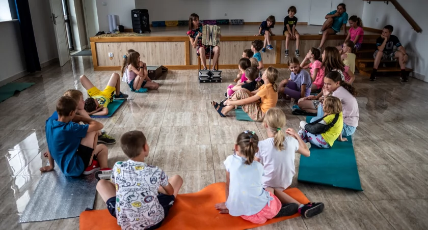 teatr, Półkolonie teatralne Teatrze wyjątkowy program dzieci młodzieży gminie Konstantynów Przełomowe doświadczenie artystyczne! - zdjęcie, fotografia