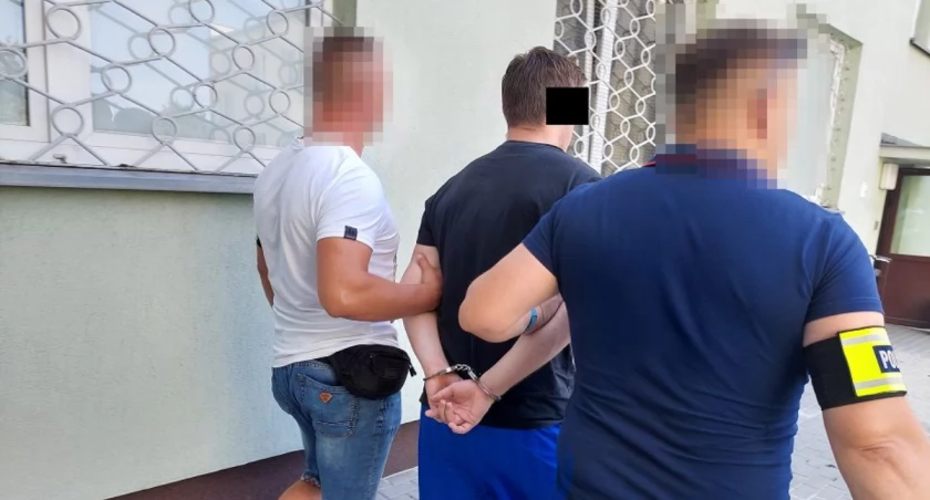 Komunikat policji, Bialscy policjanci zatrzymali letniego mężczyznę podejrzanego spowodowanie śmierci latka Grozi dożywocie - zdjęcie, fotografia
