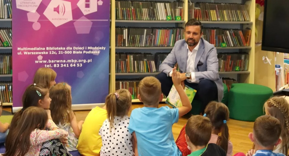 Biblioteka, Oferta wakacyjna Miejskiej Biblioteki Publicznej Białej Podlaskiej zajęcia językowe przyrodnicze plastyczne czekają najmłodszych przez całe - zdjęcie, fotografia