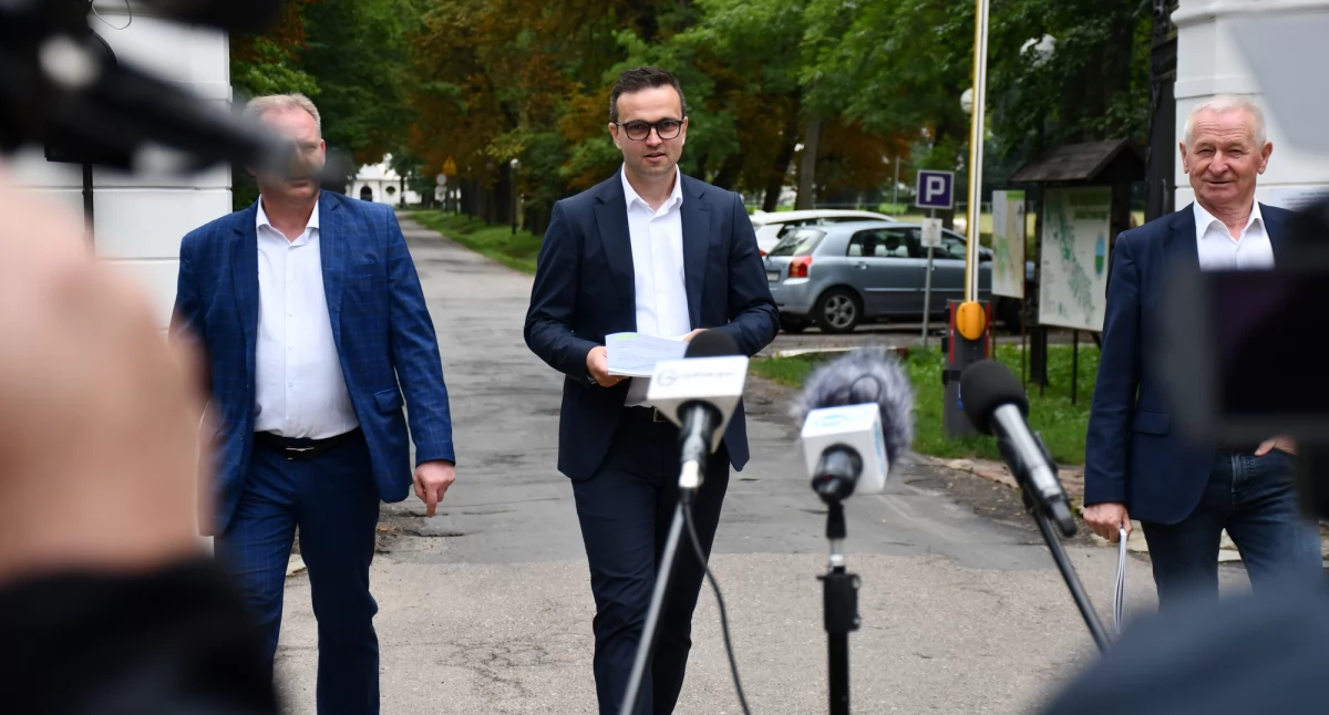 Urząd, Janów Podlaski Serce polskiej hodowli arabskich mocniej kiedykolwiek Konia Arabskiego aukcje Pride Poland Bitwę Regionów zapraszają wójt gminy prezes stadniny - zdjęcie, fotografia