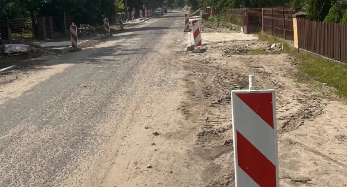komunikacja, Utrudnienia drodze powiatowej 1027L Prace remontowe gminie Janów Podlaski - zdjęcie, fotografia