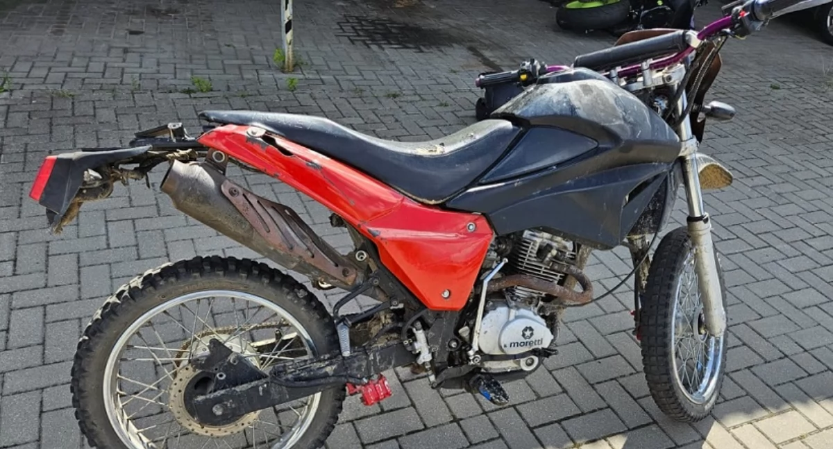 pod wpływem, Niebezpieczna próba ucieczki młodego motorowerzysty Białej Podlaskiej Nietrzeźwy latek uciekł przed policją teraz grozi więzienia - zdjęcie, fotografia