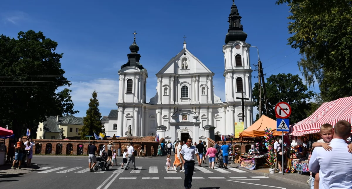 kościół, Leśna Podlaska tonie morzu wiary Relacja uroczystości Wniebowzięcia - zdjęcie, fotografia
