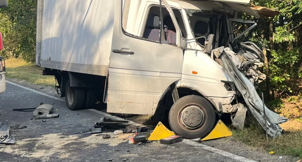 wypadki, Stracił panowanie Mercedesem Zderzył czołowo ciężarówką poniósł śmierć miejscu - zdjęcie, fotografia