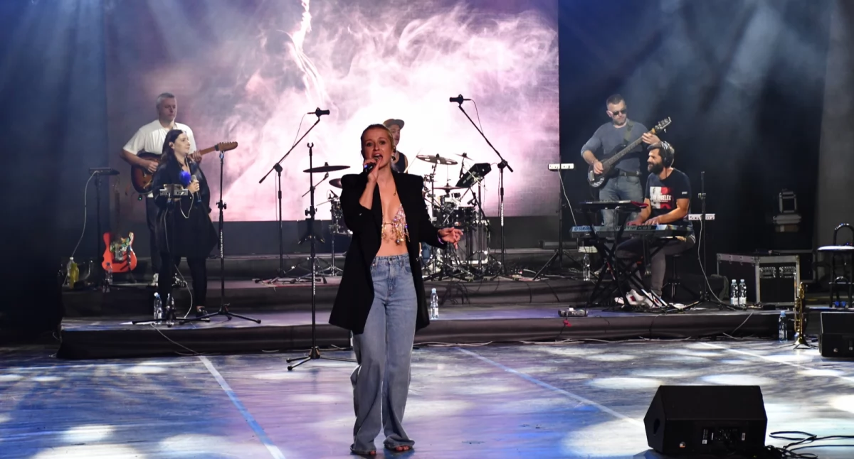koncerty, Magiczny koncert Martyny Lasieckiej zespołem zabrzmiał Amfiteatrze - zdjęcie, fotografia