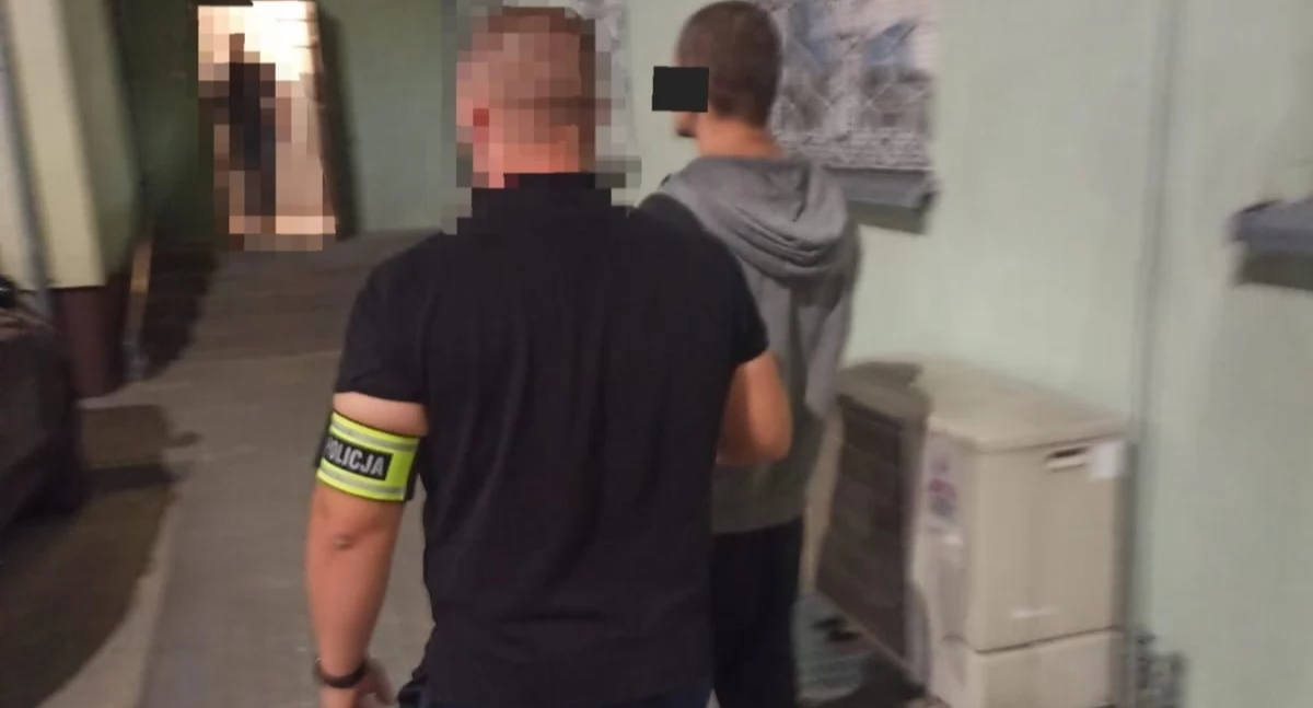 poszukiwani/zaginieni, Nieoczekiwane spotkanie sklepie Policjant urlopie zatrzymał poszukiwanego listami gończymi - zdjęcie, fotografia
