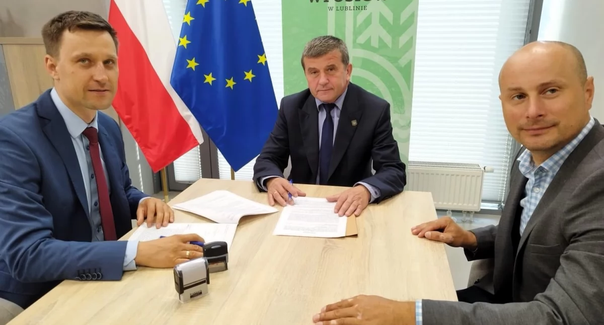Inwestycje, Gmina Łomazy pozyskała dofinansowanie usuwanie azbestu - zdjęcie, fotografia