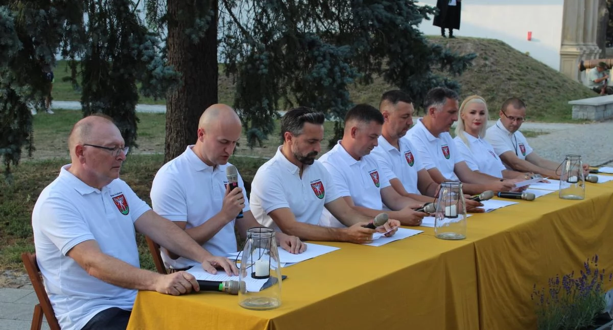 Biblioteka, Narodowe Czytanie Kordiana Białej Podlaskiej emocje patriotyzm scenie - zdjęcie, fotografia
