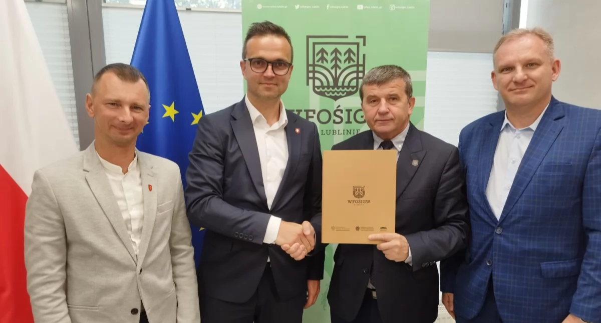 Inwestycje, Gmina Janów Podlaski podejmuje działania rzecz usuwania azbestu - zdjęcie, fotografia