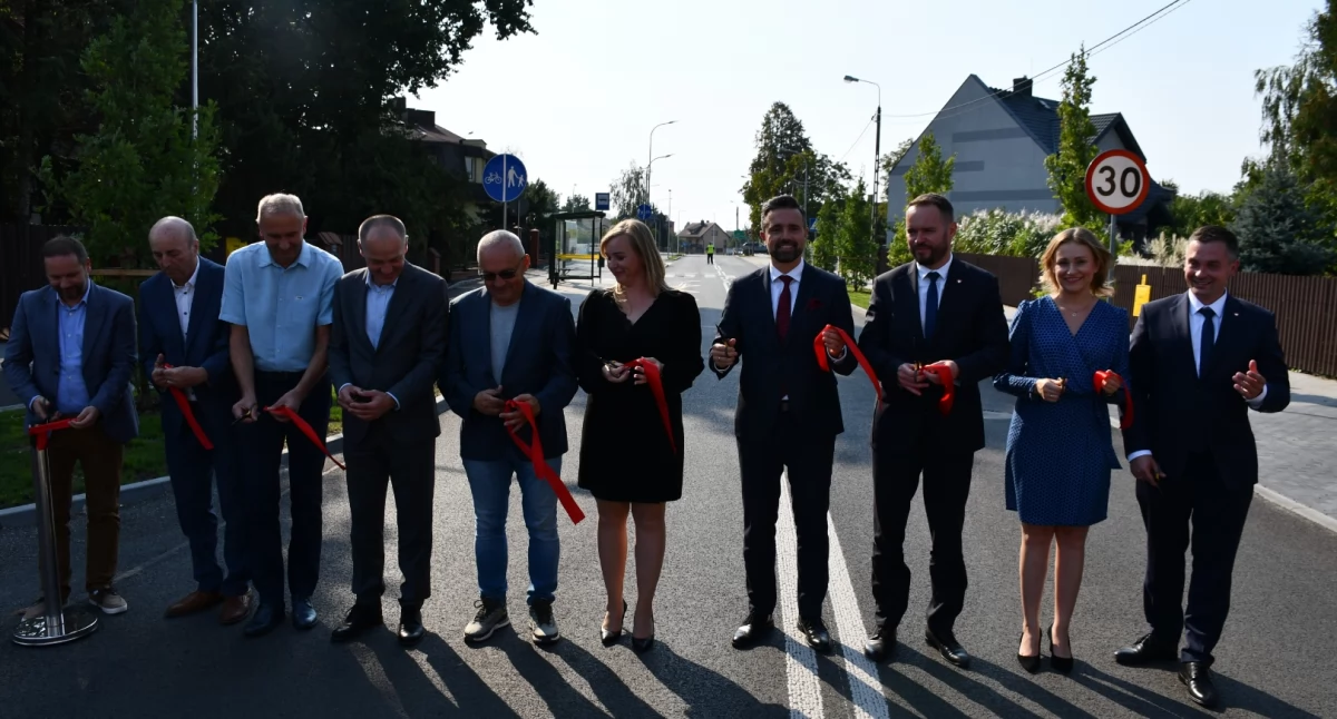 Inwestycje, Podleśna nowym wydaniu Mieszkańcy Białej Podlaskiej świętują modernizację kluczowej arterii miasta która poprawia jakość życia otwiera perspektywy - zdjęcie, fotografia