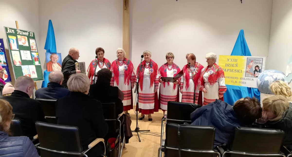 kościół, Dzień Papieski Konstantynowie Wspólne Świętowanie Pamięci Pawła towarzystwie muzyki modlitwy szarlotki! - zdjęcie, fotografia