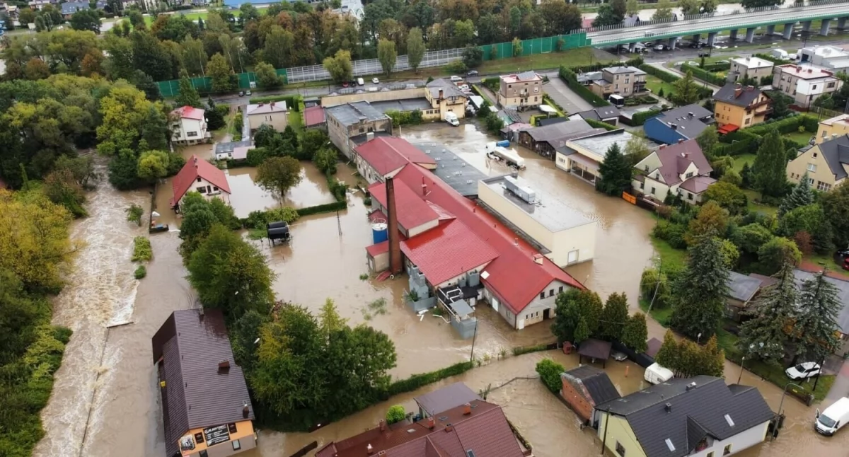 Pomoc, Solidarni Powodzianami Biała Podlaska wspiera poszkodowanych - zdjęcie, fotografia