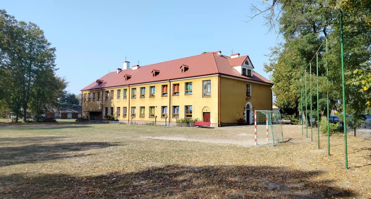 Inwestycje, Remont dachu Szkoły Podstawowej Huszczy zakończony! - zdjęcie, fotografia