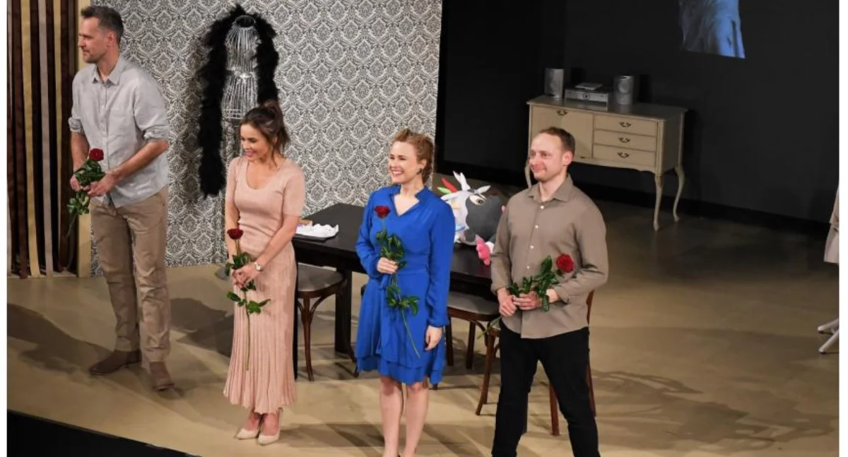 teatr, „Najsłodszy owoc” Spektakl pełen humoru miłosnych zawirowań refleksji życiem - zdjęcie, fotografia