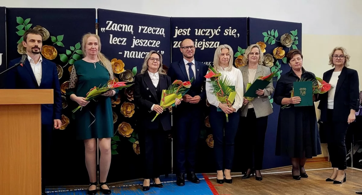edukacja, Nauczyciele serca umysły naszej społeczności Uroczyste obchody Edukacji Narodowej Grabanowie - zdjęcie, fotografia